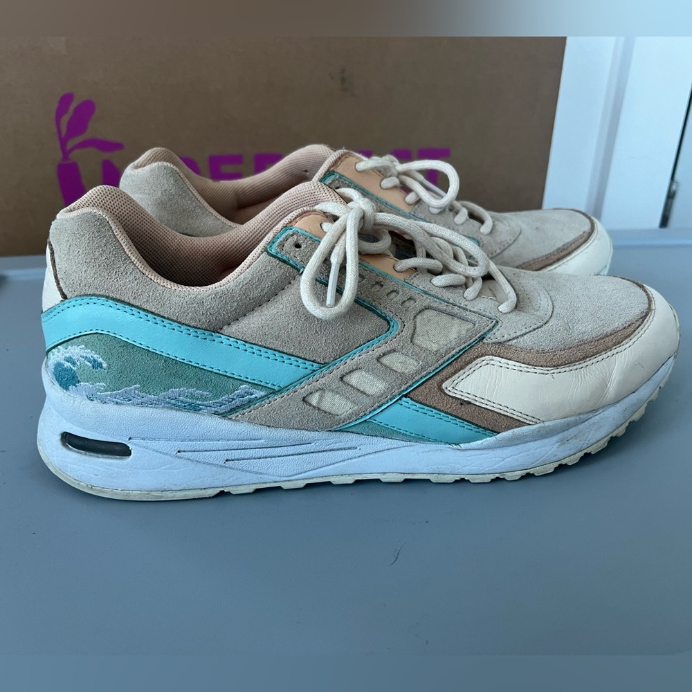 Pink Dolphin X Brooks Heritage “Great Wave”. Brooks regent sneaker. Size 10.5 US